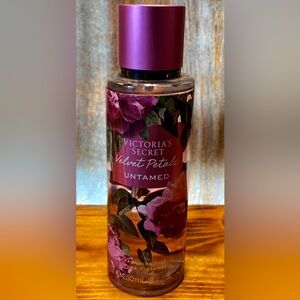 VICTORIA’S SECRET VELVET PETALS FRAGRANCE MIST